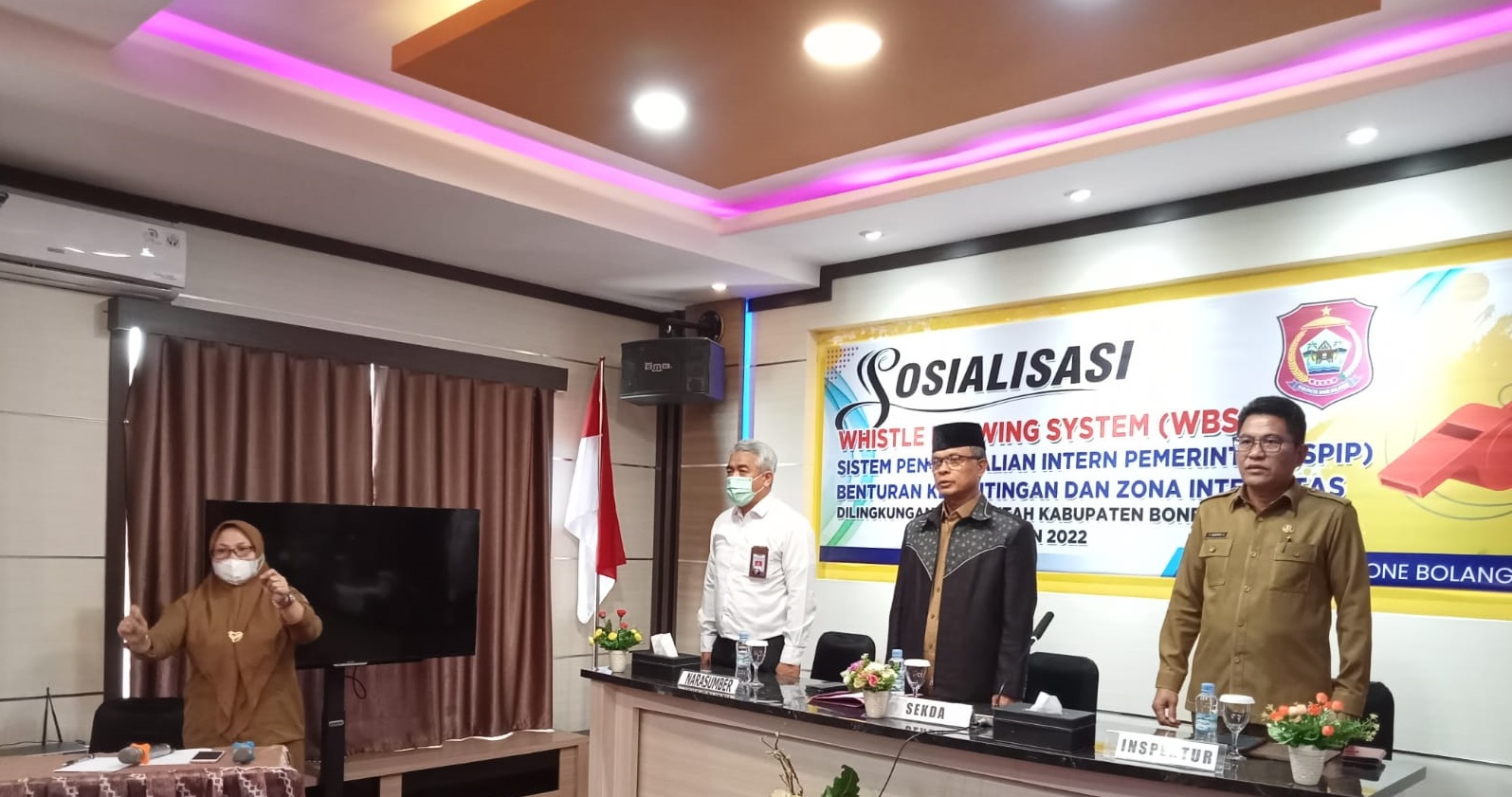 SOSIALISASI WHISTLE BLOWING SYSTEM (WBS), PENERAPAN SYSTEM PENGENDALIAN INTERNAL PEMERINTAH (SPIP), BENTURAN KEPENTINGAN DAN PEMBANGUNAN ZONA INTEGRITAS DI LINGKUNGAN PEMERINTAH KABUPATEN BONE BOLANGO
